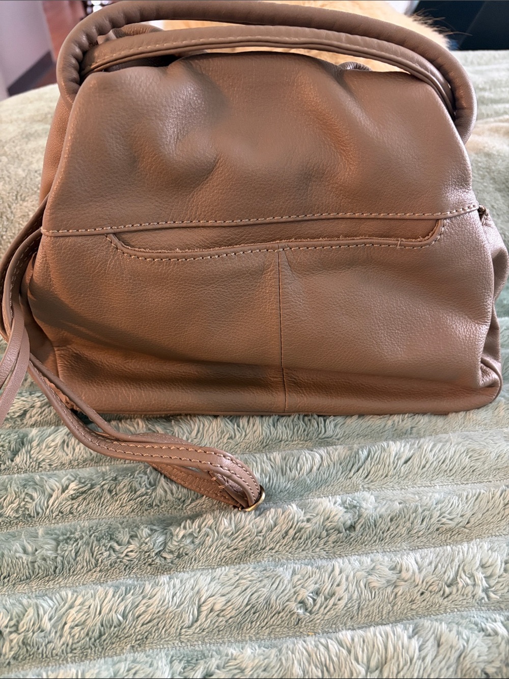 Women's Soft Leather Shoulder Bag in Taupe
